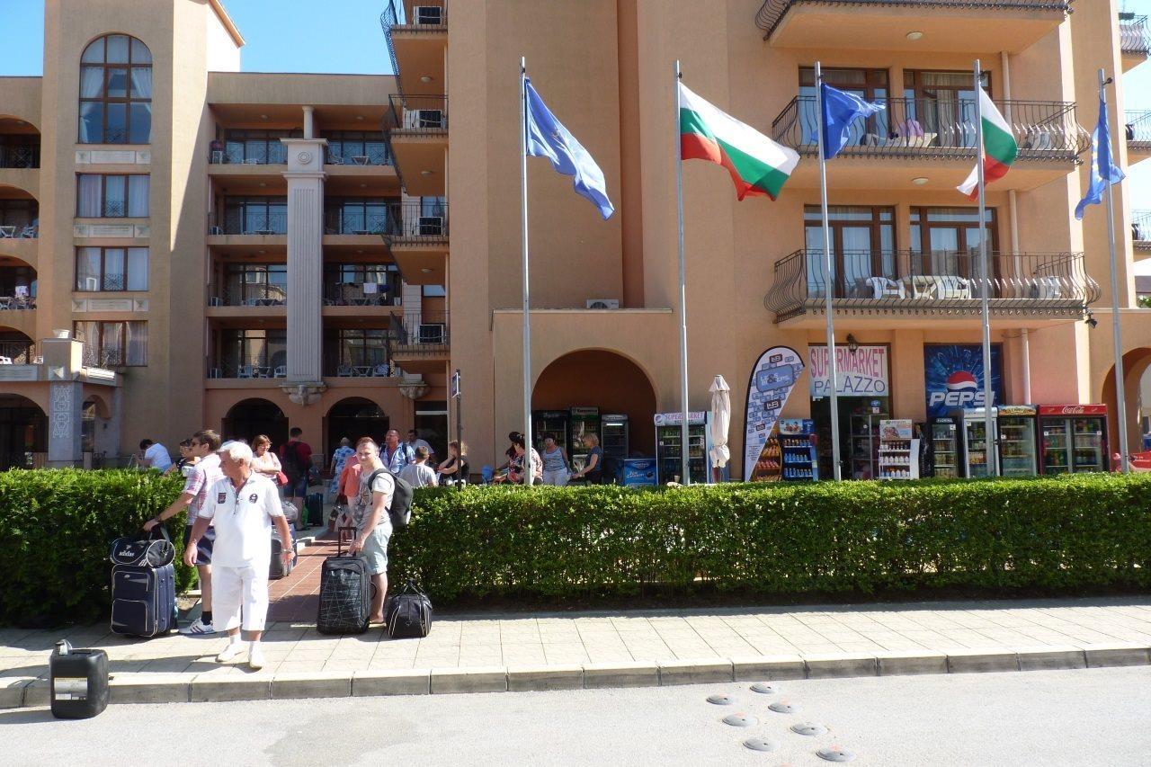 Aparthotel Palazzo Pantai Sunny Luaran gambar